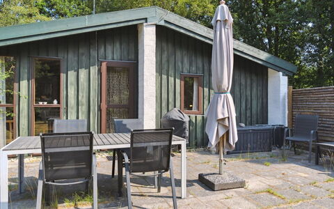 Matta - 800M from the Sea: Træ, Hjem, Veranda, Dæk, Hårdttræ, Tag, Bejdse, Trægulve, Eco Hotel