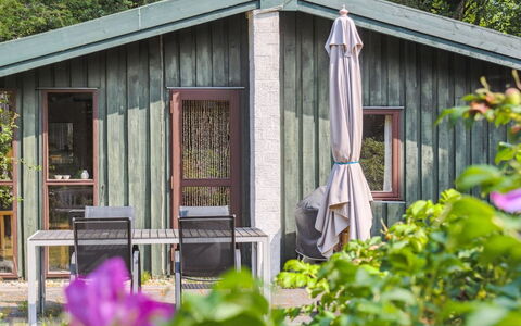 Matta - 800M from the Sea: Træ, Hjem, Veranda, Dæk, Hårdttræ, Tag, Bejdse, Trægulve, Eco Hotel