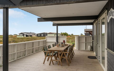 Alf - 200M from the Sea: Møbel, Indretning, Gulvbelægning, Træ, Etage, Loft, Trægulve, Stol, Bord, Belysning