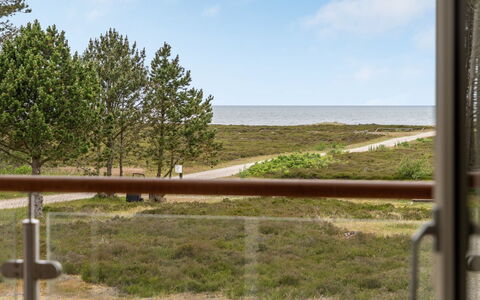 Alf - 200M from the Sea: Møbel, Indretning, Gulvbelægning, Træ, Etage, Loft, Trægulve, Stol, Bord, Belysning
