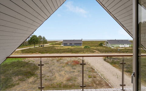 Alf - 200M from the Sea: Møbel, Indretning, Gulvbelægning, Træ, Etage, Loft, Trægulve, Stol, Bord, Belysning