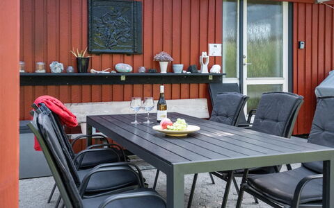 Harthe - 800M from the Sea: Svømmepøl, Udendørs Møbler, Møbel, Udvej, Flise, Eco Hotel, Skygge, Stol, Fritid, Estate