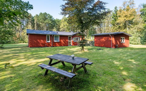 Harthe - 800M from the Sea: Svømmepøl, Udendørs Møbler, Møbel, Udvej, Flise, Eco Hotel, Skygge, Stol, Fritid, Estate