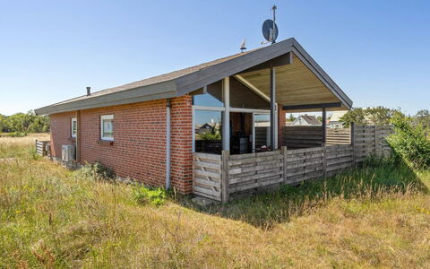 Thrineke - 200M from the Sea: Svømmepøl, Udendørs Møbler, Møbel, Udvej, Flise, Eco Hotel, Skygge, Stol, Fritid, Estate