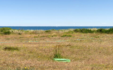 Thrineke - 200M from the Sea: Svømmepøl, Udendørs Møbler, Møbel, Udvej, Flise, Eco Hotel, Skygge, Stol, Fritid, Estate