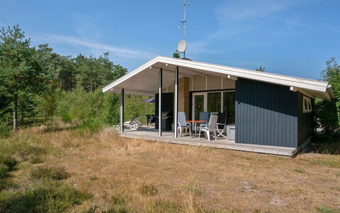 Adelisa - 600M from the Sea: Træ, Hjem, Veranda, Dæk, Hårdttræ, Tag, Bejdse, Trægulve, Eco Hotel
