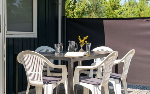 Adelisa - 600M from the Sea: Træ, Hjem, Veranda, Dæk, Hårdttræ, Tag, Bejdse, Trægulve, Eco Hotel