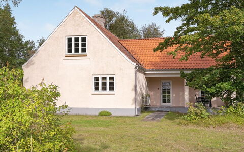 Hildegunn - 200M from the Sea: Træ, Hjem, Veranda, Dæk, Hårdttræ, Tag, Bejdse, Trægulve, Eco Hotel
