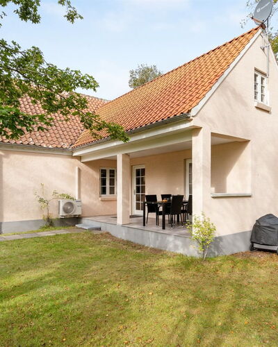 Hildegunn - 200M from the Sea