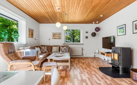 Ognen - 1.5Km from the Sea: Svømmepøl, Udendørs Møbler, Møbel, Udvej, Flise, Eco Hotel, Skygge, Stol, Fritid, Estate