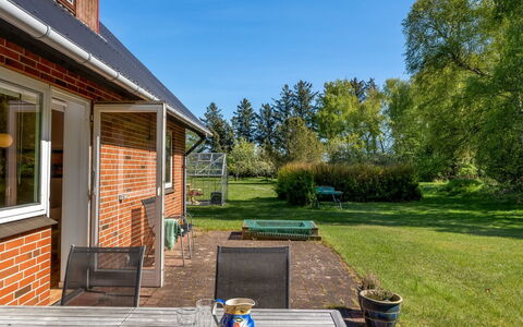 Ognen - 1.5Km from the Sea: Svømmepøl, Udendørs Møbler, Møbel, Udvej, Flise, Eco Hotel, Skygge, Stol, Fritid, Estate