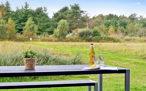 Shayene - 2.5Km from the Sea: Møbel, Udendørs Møbler, Udendørs Bench, Udendørs Bord, Sollys, Planke, Bænk, Hårdttræ, Picnic Bord