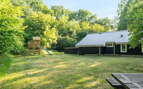 Lovis - 600M from the Sea: Træ, Græs, Skygge, Landdistrikt, Sommerhus, Lawn, Have, Backyard, Estate, Gård