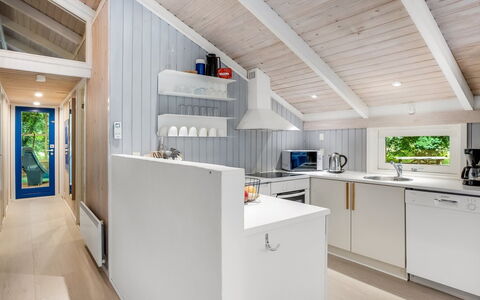 Lovis - 600M from the Sea: Træ, Indretning, Loft, Gulvbelægning, Køkken, Etage, Countertop, Større Bandage, Hjem, Møbel