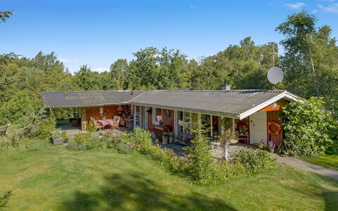 Hartvig - 800M from the Sea: Træ, Hjem, Veranda, Dæk, Hårdttræ, Tag, Bejdse, Trægulve, Eco Hotel