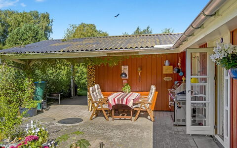 Hartvig - 800M from the Sea: Træ, Hjem, Veranda, Dæk, Hårdttræ, Tag, Bejdse, Trægulve, Eco Hotel
