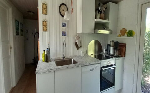 Hartvig - 800M from the Sea: Køkken, Countertop, Træ, Gulvbelægning, Køkken Apparat, Indretning, Større Bandage, Køkkenvask, Etage, Møbel