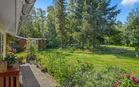 Hartvig - 800M from the Sea: Tag, Sommerhus, Hjem, Skygge, Sidespor, Stuehus, Veranda, Udendørs Struktur, Garden Bygninger