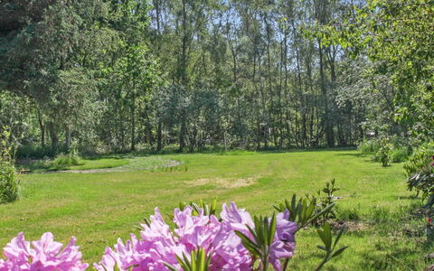 Hartvig - 800M from the Sea: Træ, Hjem, Veranda, Dæk, Hårdttræ, Tag, Bejdse, Trægulve, Eco Hotel