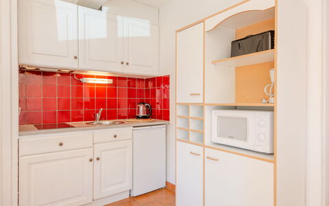 Sainte Maxime 450: Cabinetry, Møbel, Vindue, Bygning, Køkken Apparat, Countertop, Køkken, Træ, Indretning