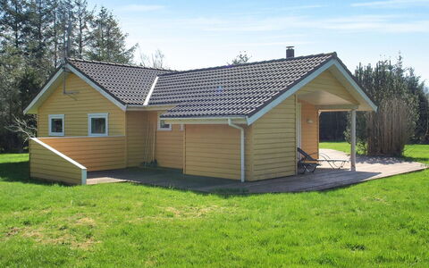 Eljena - 600M from the Sea: Tag, Sommerhus, Garden Bygninger, Skur, Sidespor, Lawn, Indkørsel, Gård, Backyard, Udendørs Struktur