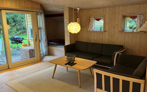 Eljena - 600M from the Sea: Møbel, Indretning, Gulvbelægning, Træ, Etage, Loft, Trægulve, Stol, Bord, Belysning
