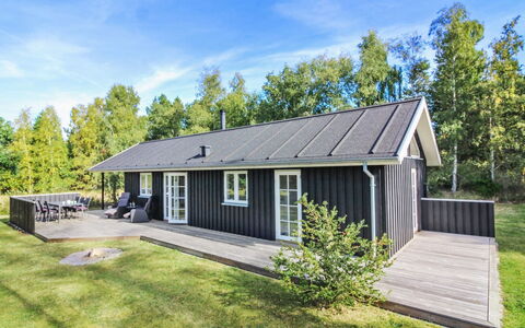 Santtu - 600M from the Sea: Svømmepøl, Udendørs Møbler, Møbel, Udvej, Flise, Eco Hotel, Skygge, Stol, Fritid, Estate