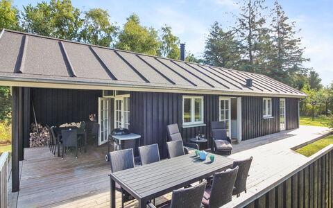 Santtu - 600M from the Sea: Svømmepøl, Udendørs Møbler, Møbel, Udvej, Flise, Eco Hotel, Skygge, Stol, Fritid, Estate