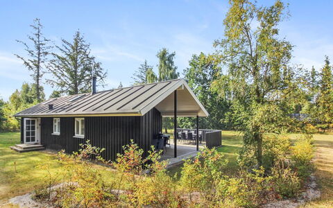 Santtu - 600M from the Sea: Svømmepøl, Udendørs Møbler, Møbel, Udvej, Flise, Eco Hotel, Skygge, Stol, Fritid, Estate