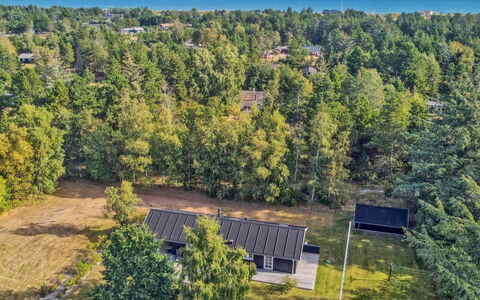 Santtu - 600M from the Sea: Svømmepøl, Udendørs Møbler, Møbel, Udvej, Flise, Eco Hotel, Skygge, Stol, Fritid, Estate