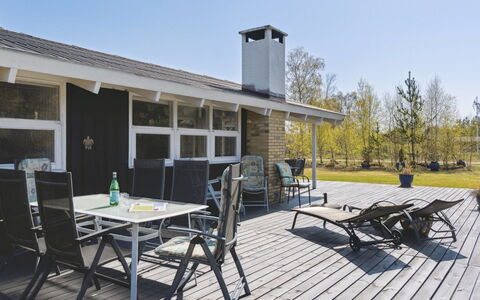 Alvine - 475M from the Sea: Blå, Busk, Sommerhus, Bunddække, Have, Estate, Skygge, Landscaping, Stuehus, Eco Hotel