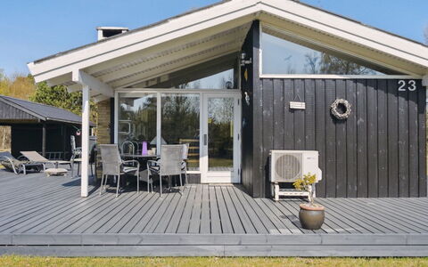 Alvine - 475M from the Sea: Blå, Busk, Sommerhus, Bunddække, Have, Estate, Skygge, Landscaping, Stuehus, Eco Hotel