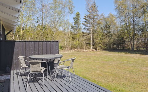 Alvine - 475M from the Sea: Blå, Busk, Sommerhus, Bunddække, Have, Estate, Skygge, Landscaping, Stuehus, Eco Hotel