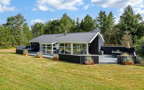 Friederike - 300M from the Sea: Blå, Busk, Sommerhus, Bunddække, Have, Estate, Skygge, Landscaping, Stuehus, Eco Hotel