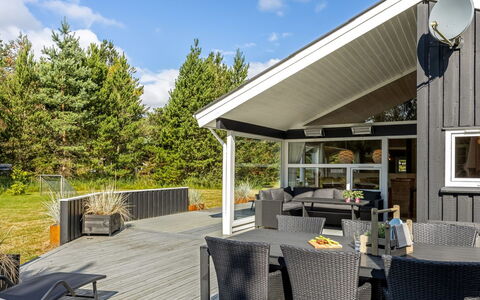 Friederike - 300M from the Sea: Blå, Busk, Sommerhus, Bunddække, Have, Estate, Skygge, Landscaping, Stuehus, Eco Hotel