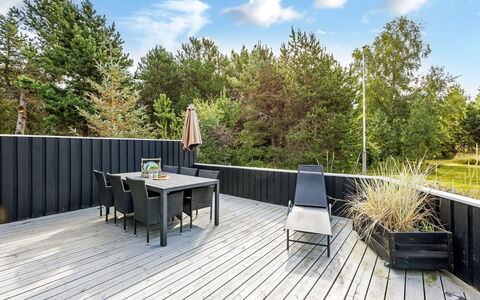 Friederike - 300M from the Sea: Blå, Busk, Sommerhus, Bunddække, Have, Estate, Skygge, Landscaping, Stuehus, Eco Hotel