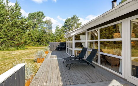 Friederike - 300M from the Sea: Blå, Busk, Sommerhus, Bunddække, Have, Estate, Skygge, Landscaping, Stuehus, Eco Hotel