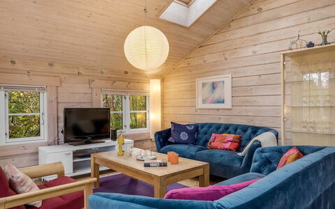 Tanas - 2Km from the Sea: Træ, Indretning, Hjem, Møbel, Loft, Hus, Stue, Værelse, Couch, Etage