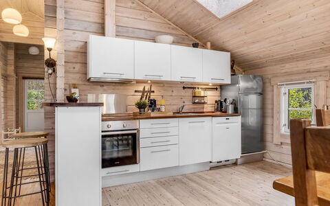 Tanas - 2Km from the Sea: Køkken, Køkken Apparat, Større Bandage, Træ, Gulvbelægning, Indretning, Countertop, Møbel, Husholdningsapparat, Trægulve
