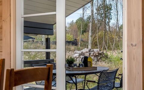 Tanas - 2Km from the Sea: Træ, Møbel, Etage, Stol, Udendørs Møbler, Bejdse, Hårdttræ, Skygge, Glas, Veranda