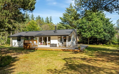 Hakan - 4Km from the Sea: Blå, Busk, Sommerhus, Bunddække, Have, Estate, Skygge, Landscaping, Stuehus, Eco Hotel