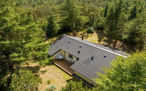 Hakan - 4Km from the Sea: Blå, Busk, Sommerhus, Bunddække, Have, Estate, Skygge, Landscaping, Stuehus, Eco Hotel