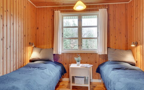 Gizelle - 1.5Km from the Sea: Væg, Indretning, Gulvbelægning, Soveværelse, Etage, Træ, Møbel, Seng, Loft, Værelse