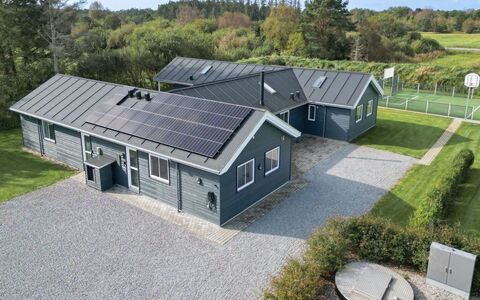 Sinikka - 350M from the Sea: Træ, Hjem, Veranda, Dæk, Hårdttræ, Tag, Bejdse, Trægulve, Eco Hotel
