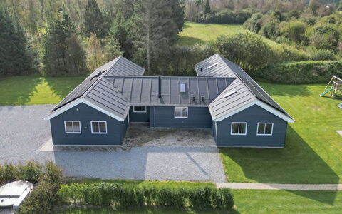 Sinikka - 350M from the Sea: Træ, Hjem, Veranda, Dæk, Hårdttræ, Tag, Bejdse, Trægulve, Eco Hotel