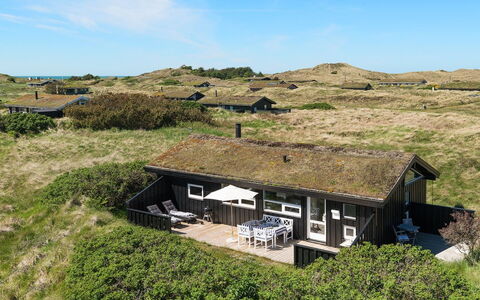Gerulf - 600M from the Sea: Blå, Busk, Sommerhus, Bunddække, Have, Estate, Skygge, Landscaping, Stuehus, Eco Hotel