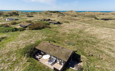 Gerulf - 600M from the Sea: Blå, Busk, Sommerhus, Bunddække, Have, Estate, Skygge, Landscaping, Stuehus, Eco Hotel