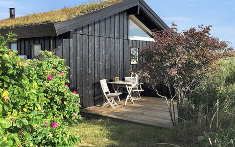 Gerulf - 600M from the Sea: Blå, Busk, Sommerhus, Bunddække, Have, Estate, Skygge, Landscaping, Stuehus, Eco Hotel