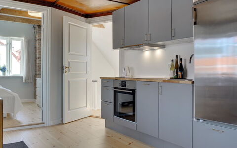 Liina - 200M from the Sea: Gulvbelægning, Etage, Køkken, Træ, Indretning, Loft, Countertop, Køkken Apparat, Større Bandage, Møbel