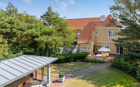 Amila - 425M from the Sea: Hjem, Boligområde, Hus, Tag, Busk, Estate, Land Lot, Sommerhus, Have, Stuehus
